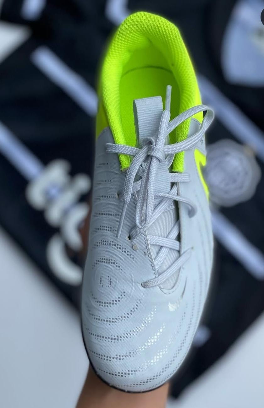 Todoterreno Nike Phantom GX II Academy TF (Sin devolución ni cambio)