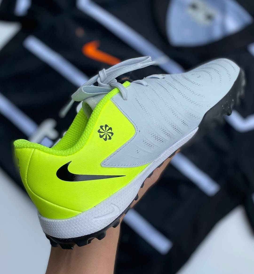 Todoterreno Nike Phantom GX II Academy TF (Sin devolución ni cambio)