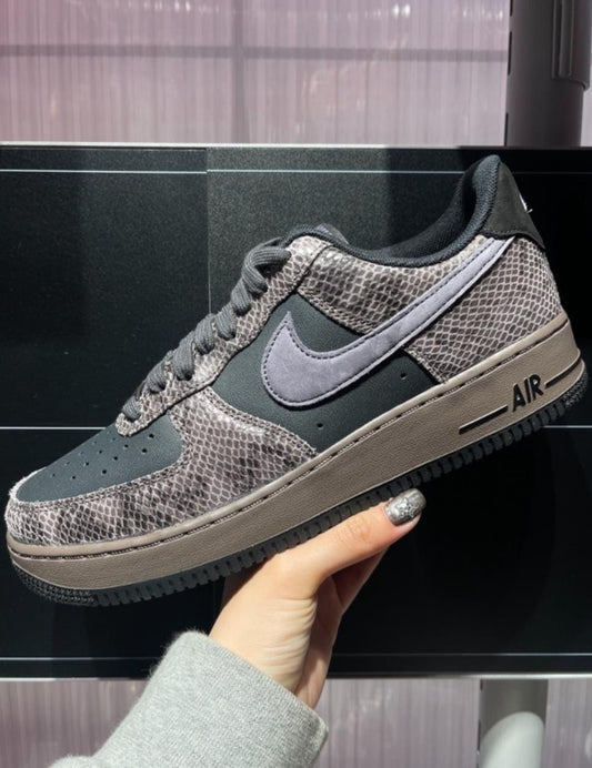 CALZADO DEPORTIVO NIKE AIR FORCE 1 '07 LV8 MASCULINO