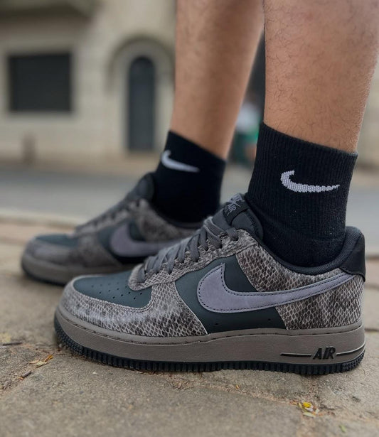 CALZADO DEPORTIVO NIKE AIR FORCE 1 '07 LV8 MASCULINO